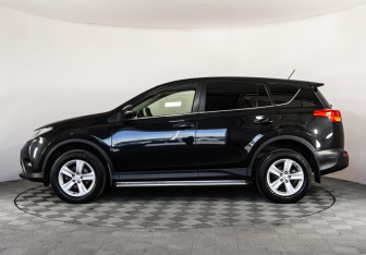 Подержанный автомобиль Toyota RAV4 2013 года (8 фото)