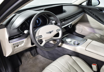 Подержанный автомобиль Genesis G80 2021 года (9 фото)