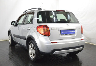 Подержанный автомобиль Suzuki SX4 Hatchback 2010 года (7 фото)