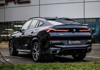Подержанный автомобиль BMW X6 2024 года (9 фото)