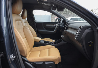 Подержанный автомобиль Volvo XC40 2021 года (28 фото)