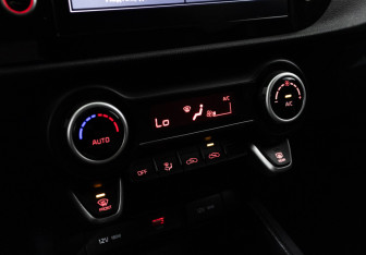 Подержанный автомобиль Kia Rio Hatchback 2021 года (19 фото)