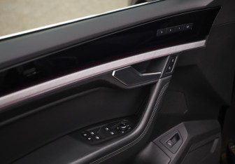 Подержанный автомобиль Volkswagen Touareg 2019 года (26 фото)