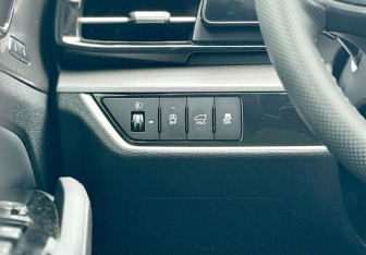 Подержанный автомобиль Kia Sportage 2025 года (18 фото)