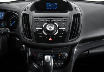 Подержанный автомобиль Ford Kuga 2015 года (16 фото)
