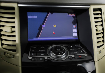 Подержанный автомобиль Infiniti FX 2012 года (18 фото)