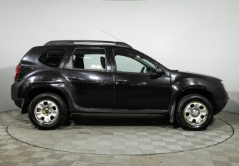 Подержанный автомобиль Renault Duster 2014 года (4 фото)