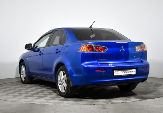 Подержанный автомобиль Mitsubishi Lancer Sedan 2010 года (7 фото)
