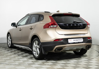 Подержанный автомобиль Volvo V40 Cross Country 2014 года (7 фото)