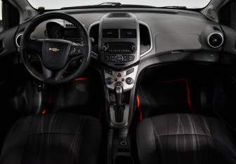 Подержанный автомобиль Chevrolet Aveo Sedan 2012 года (14 фото)