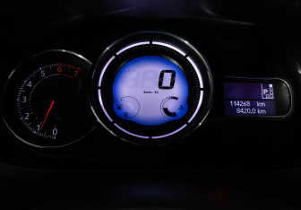 Подержанный автомобиль Renault Fluence 2014 года (19 фото)