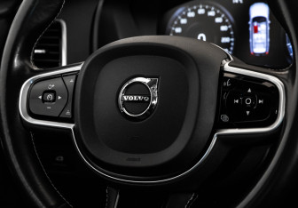 Подержанный автомобиль Volvo XC90 2019 года (13 фото)