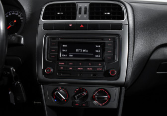 Подержанный автомобиль Volkswagen Polo Sedan 2017 года (16 фото)