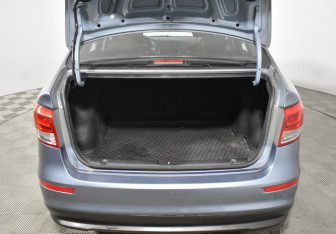 Подержанный автомобиль Kia Rio Sedan 2015 года (18 фото)