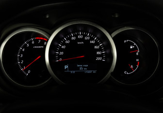 Подержанный автомобиль Suzuki Grand Vitara 2011 года (17 фото)