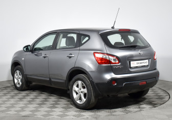 Подержанный автомобиль Nissan Qashqai 2012 года (7 фото)