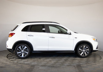 Подержанный автомобиль Mitsubishi ASX 2019 года (4 фото)