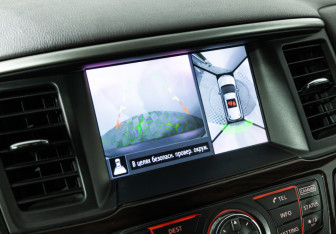 Подержанный автомобиль Nissan Pathfinder 2015 года (18 фото)