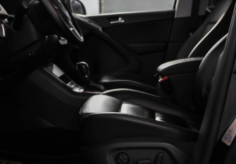 Подержанный автомобиль Volkswagen Tiguan 2010 года (20 фото)