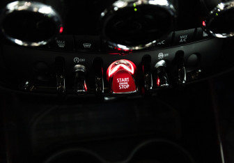 Подержанный автомобиль MINI Clubman Wagon 2016 года (16 фото)