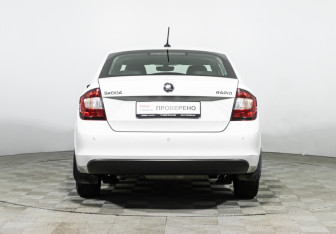 Подержанный автомобиль Skoda Rapid Liftback 2019 года (6 фото)
