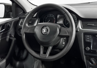 Подержанный автомобиль Skoda Rapid Liftback 2018 года (16 фото)
