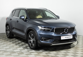 Подержанный автомобиль Volvo XC40 2021 года (3 фото)