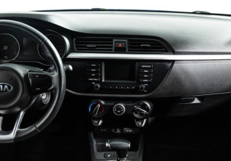 Подержанный автомобиль Kia Rio Hatchback 2020 года (14 фото)