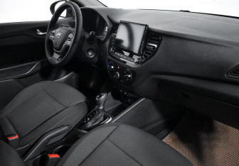 Подержанный автомобиль Hyundai Solaris Sedan 2020 года (13 фото)