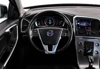 Подержанный автомобиль Volvo XC60 2017 года (11 фото)
