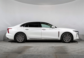 Подержанный автомобиль Hongqi H5 2023 года (4 фото)