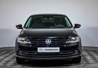 Подержанный автомобиль Volkswagen Jetta Sedan 2017 года (2 фото)