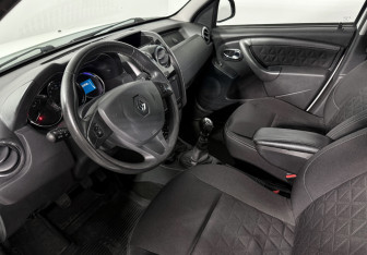 Подержанный автомобиль Renault Duster 2016 года (9 фото)