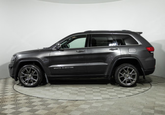 Подержанный автомобиль Jeep Grand Cherokee 2017 года (8 фото)
