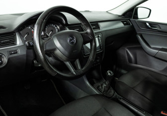Подержанный автомобиль Skoda Rapid Liftback 2017 года (11 фото)