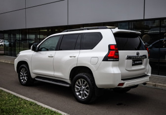 Подержанный автомобиль Toyota Land Cruiser Prado 2019 года (6 фото)