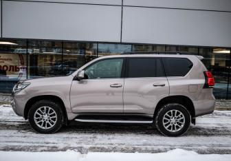 Подержанный автомобиль Toyota Land Cruiser Prado 2018 года (8 фото)