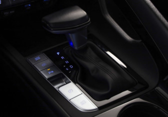 Подержанный автомобиль Hyundai Elantra Sedan 2021 года (16 фото)