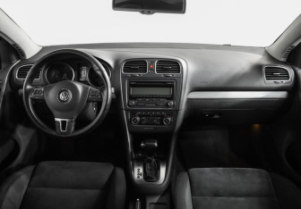 Подержанный автомобиль Volkswagen Golf Hatchback 2009 года (10 фото)