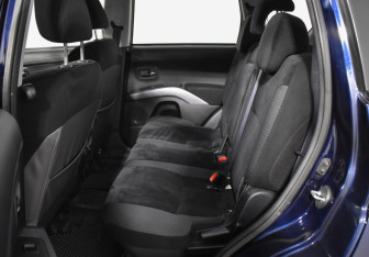 Подержанный автомобиль Mitsubishi Outlander 2011 года (11 фото)