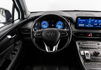 Подержанный автомобиль Hyundai Santa Fe 2022 года (17 фото)