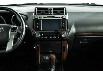 Подержанный автомобиль Toyota Land Cruiser Prado 2015 года (14 фото)