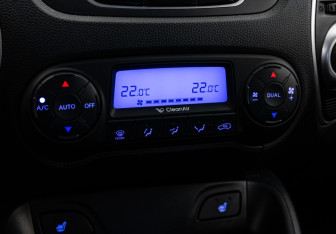 Подержанный автомобиль Hyundai ix35 2012 года (14 фото)
