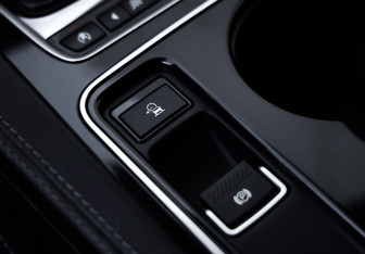 Подержанный автомобиль Jaguar F-Pace 2016 года (21 фото)