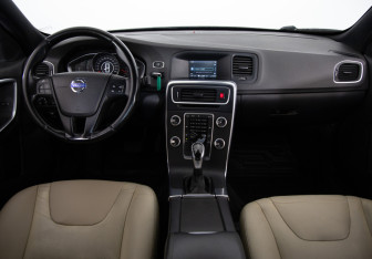Подержанный автомобиль Volvo S60 2014 года (9 фото)