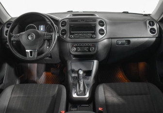 Подержанный автомобиль Volkswagen Tiguan 2012 года (13 фото)