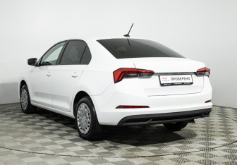 Подержанный автомобиль Skoda Rapid Liftback 2021 года (7 фото)