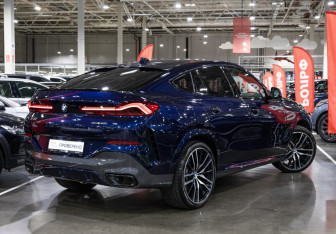 Подержанный автомобиль BMW X6 2021 года (8 фото)