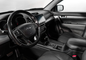 Подержанный автомобиль Kia Sorento 2013 года (9 фото)