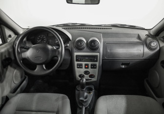 Подержанный автомобиль Renault Logan Sedan 2007 года (10 фото)